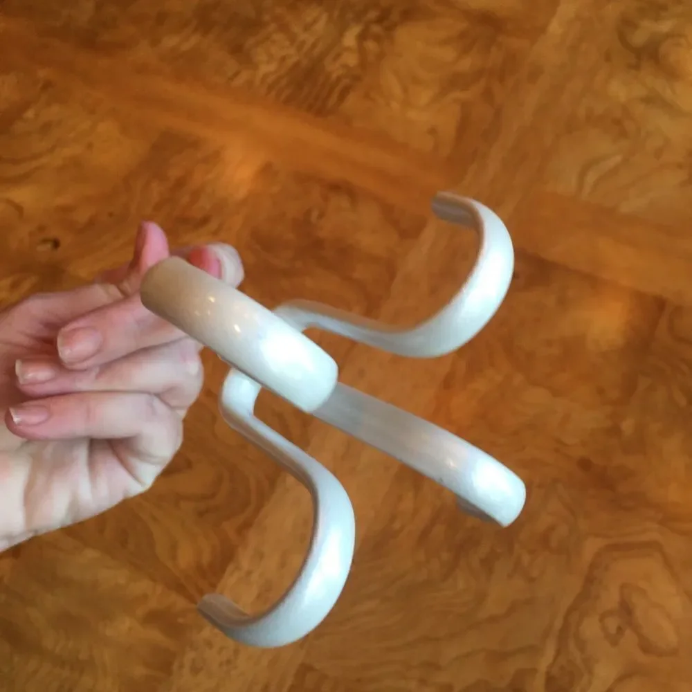 CLOSET HOOK in Frosted Pearl